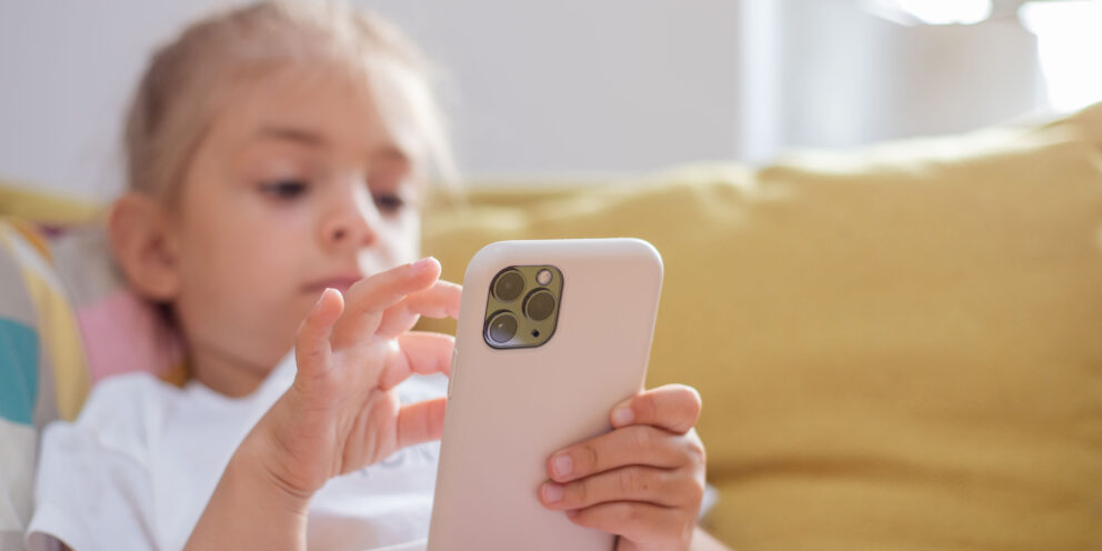 Het mediagebruik van kinderen in tijden van schermovervloed